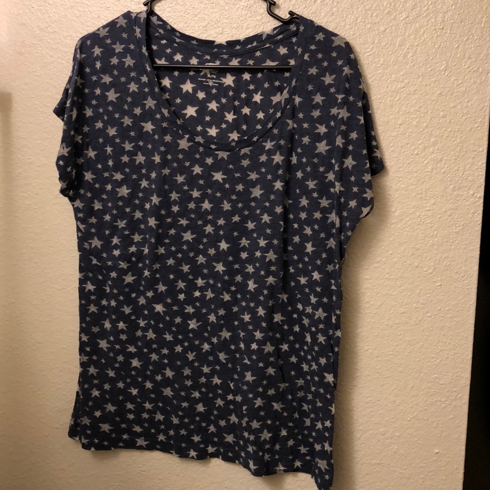🌺🌺 Old Navy Navy & White Star Graphic Tee 🌺🌺